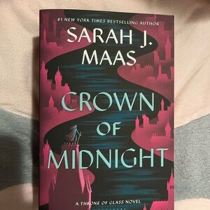 Crown of Midnight by Sarah J. Maas Book